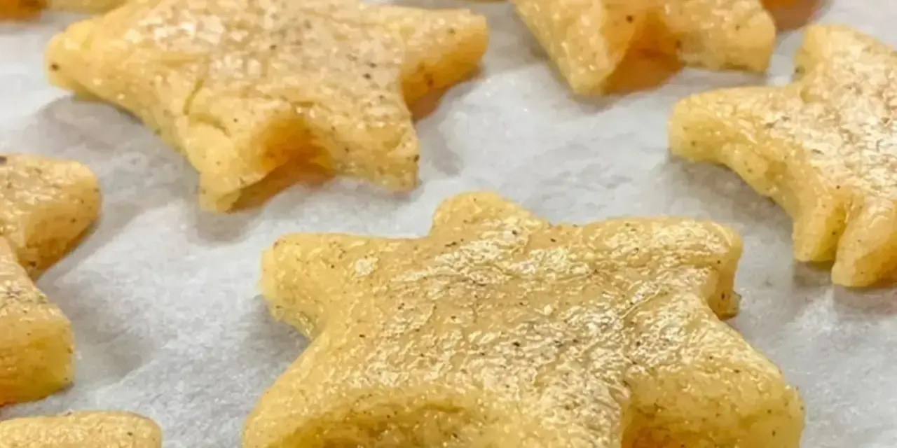 Gwiazdkowe ciasteczka gotowe do pieczenia. Idealny przepis na ciastka dla każdego.